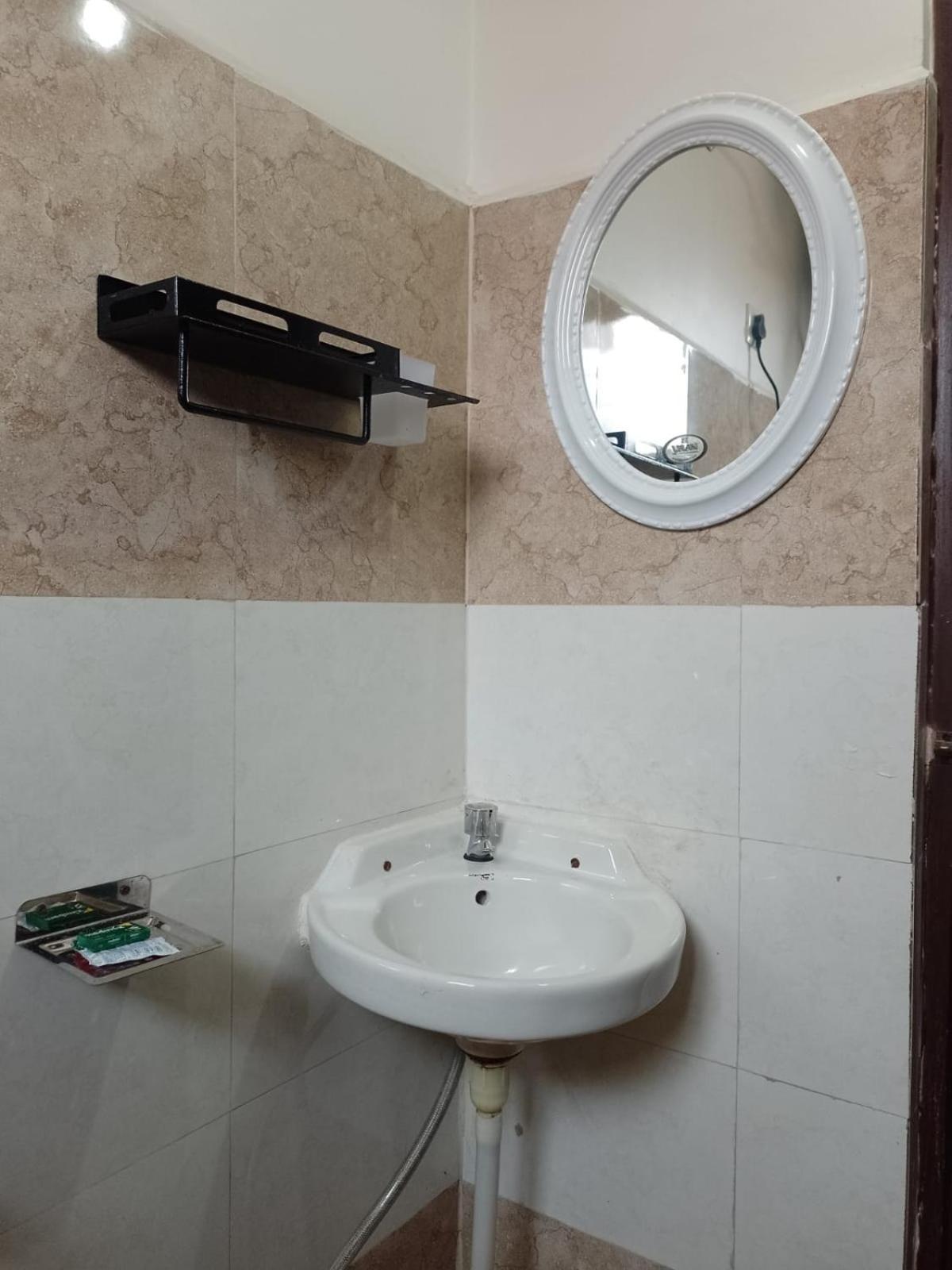 Aurora Guest House 西隆 外观 照片